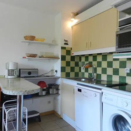 Apartment Le Lavandou, 4 Pieces, 6 Personnes - Fr-1-713-153