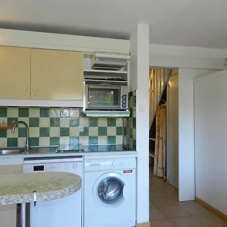 Le Lavandou, 4 Pieces, 6 Personnes - Fr-1-713-153 Apartment
